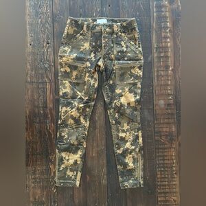 Joie park skinny pants size 27 in camo. EUC